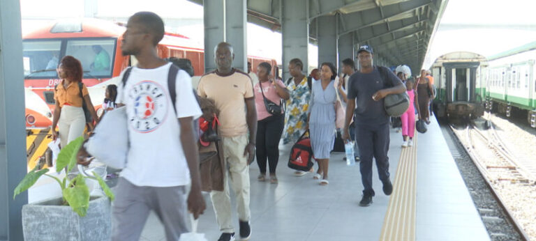 Mais de mil pessoas transportadas de comboio Magude-Cidade de Maputo