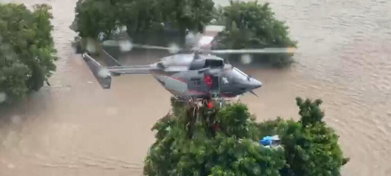 Famílias resgatadas das árvores em Chibuto