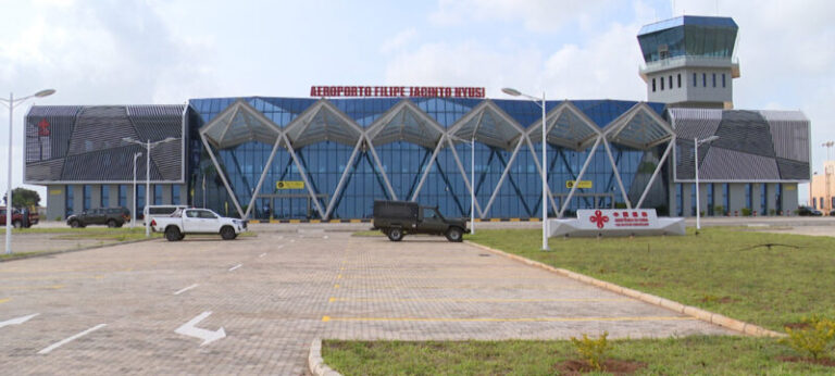 Mais de 500 passageiros retidos no Aeroporto de Chongoene em Gaza